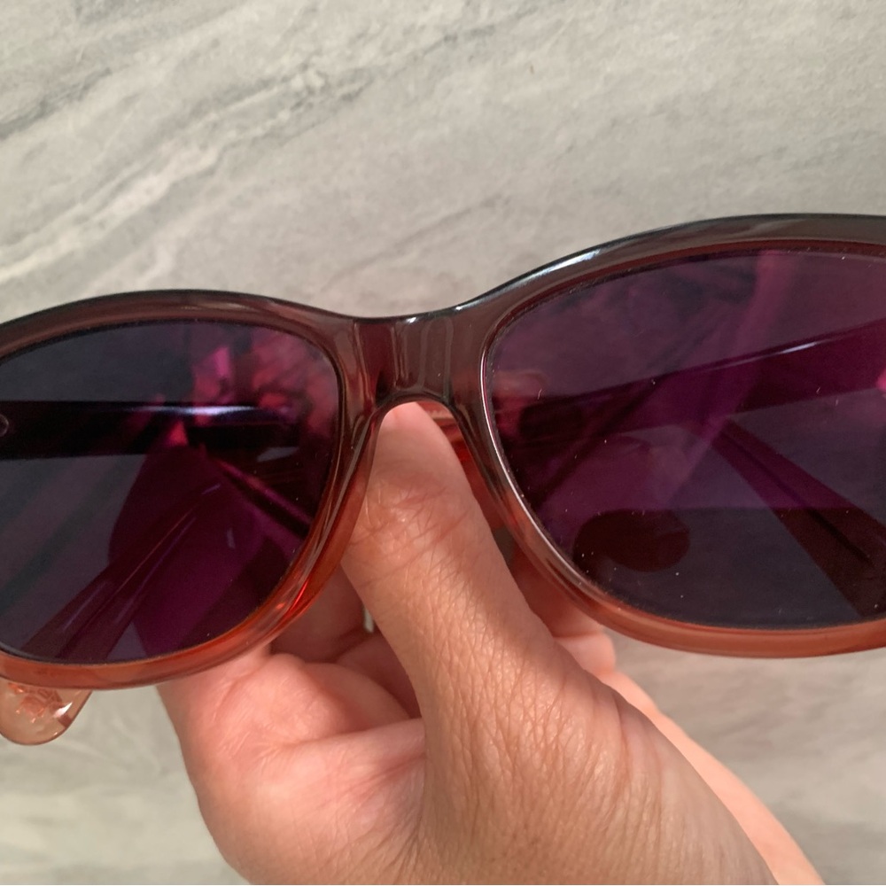 Gucci Red Sunglasses Classic Rectangular Design